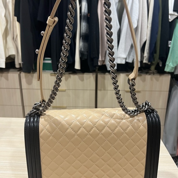 AUTHENTIC RARE CHANEL 2 TONE LARGE BOY BAG. BOX, CARD, DUSTBAG - Picture 9 of 11